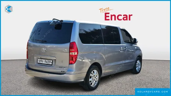 HYUNDAI STAREX 5-SEATER VAN
