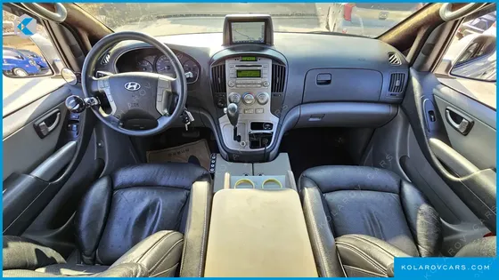 HYUNDAI STAREX 5-SEATER VAN