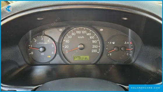 HYUNDAI STAREX 5-SEATER VAN