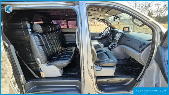 HYUNDAI STAREX 5-SEATER VAN