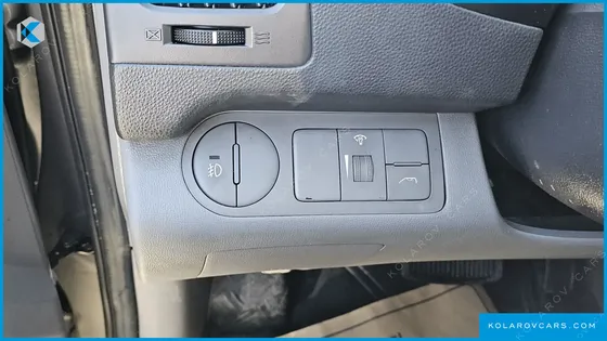 HYUNDAI STAREX 5-SEATER VAN