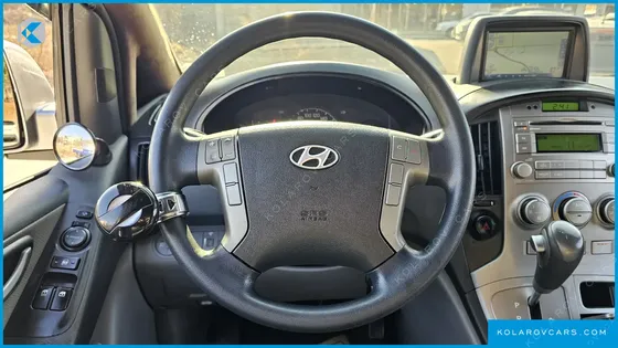 HYUNDAI STAREX 5-SEATER VAN
