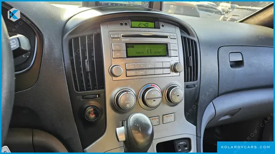 HYUNDAI STAREX 5-SEATER VAN