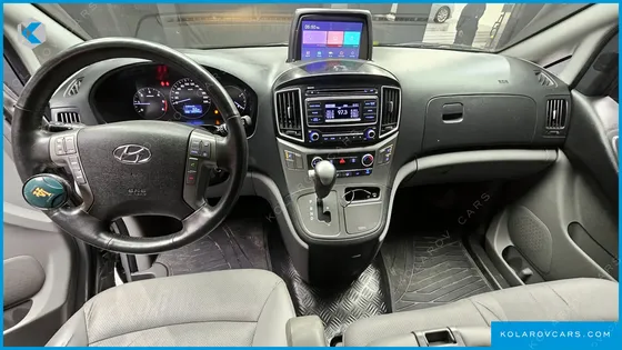 HYUNDAI STAREX 3-SEATER VAN
