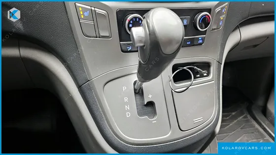 HYUNDAI STAREX 3-SEATER VAN