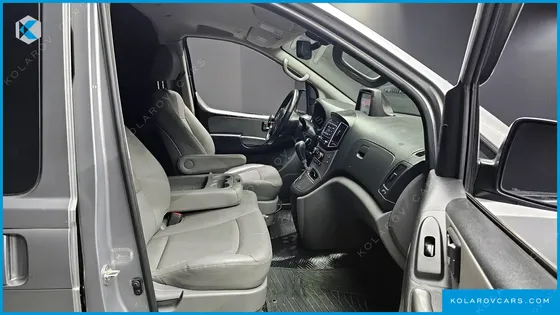 HYUNDAI STAREX 3-SEATER VAN