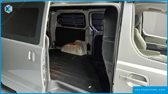HYUNDAI STAREX 3-SEATER VAN