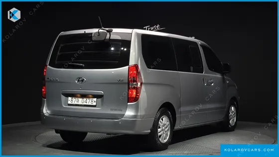 HYUNDAI STAREX 5-SEATER VAN