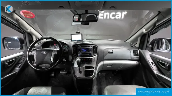 HYUNDAI STAREX 5-SEATER VAN