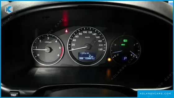 HYUNDAI STAREX 5-SEATER VAN