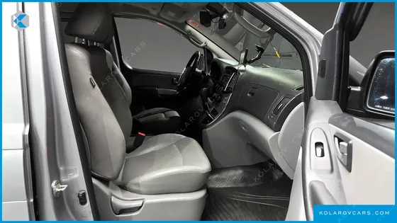 HYUNDAI STAREX 5-SEATER VAN