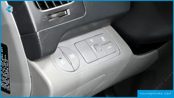 HYUNDAI STAREX 5-SEATER VAN