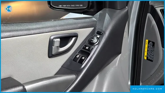 HYUNDAI STAREX 5-SEATER VAN