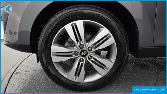 HYUNDAI TUCSON DIESEL 2WD LX20