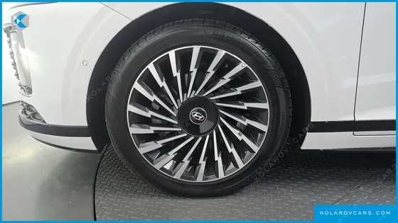 HYUNDAI GRANDEUR 2,5 GASOLINE 2WD