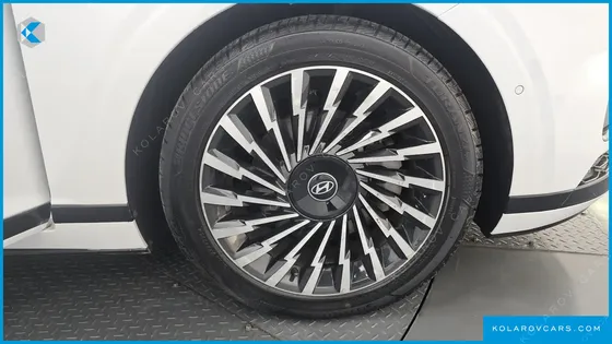 HYUNDAI GRANDEUR 2,5 GASOLINE 2WD