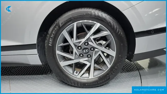 HYUNDAI GRANDEUR 2,5 GASOLINE 2WD