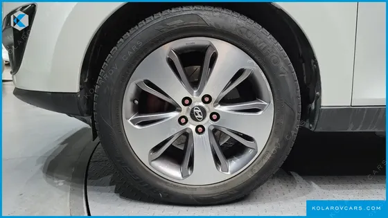 HYUNDAI TUCSON DIESEL 2WD LX20