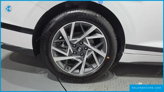 HYUNDAI GRANDEUR 2,5 GASOLINE 2WD