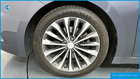 HYUNDAI GRANDEUR HG240 MODERN