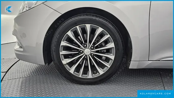 HYUNDAI GRANDEUR HG240 MODERN