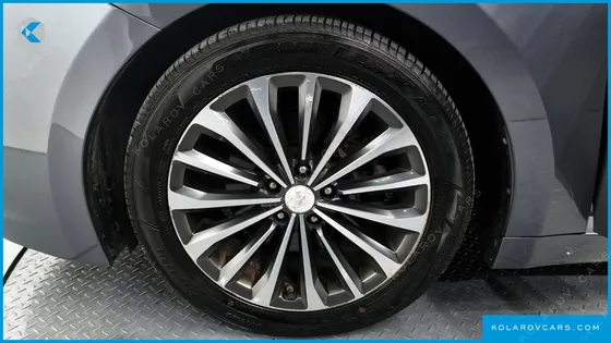 HYUNDAI GRANDEUR HG240 MODERN