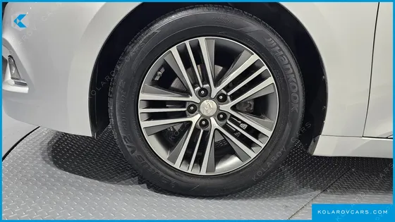 HYUNDAI GRANDEUR HG240 MODERN