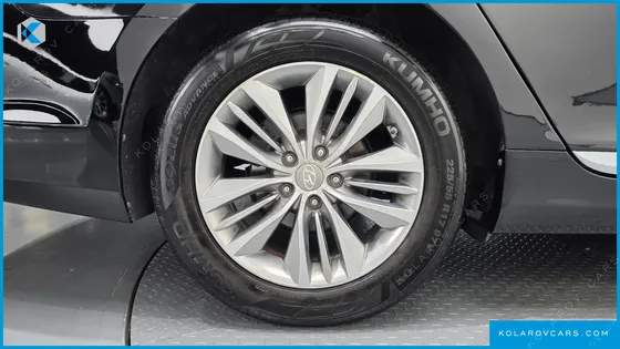 HYUNDAI GRANDEUR HG240 MODERN