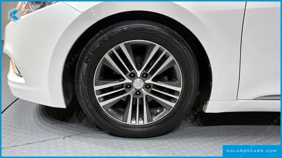 HYUNDAI GRANDEUR HG240 MODERN
