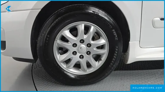 KIA CARNIVAL NEW CARNIVAL LIMOUSINE GLX