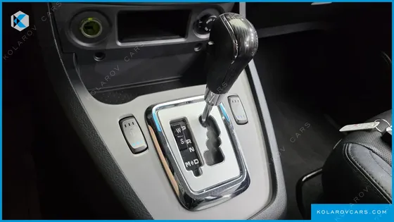 KGM - SSANGYONG KORANDO 4WD CHATEAU 9-SEATER