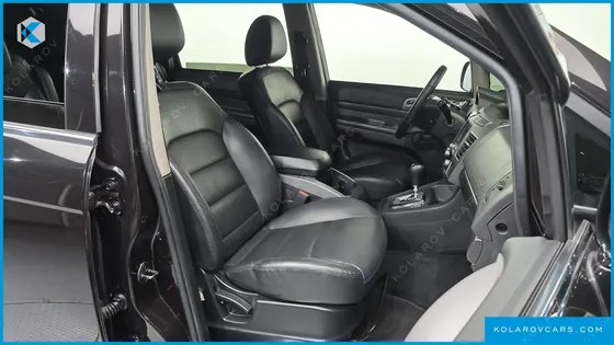 KGM - SSANGYONG KORANDO 4WD CHATEAU 9-SEATER