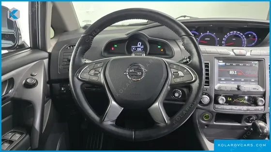 KGM - SSANGYONG KORANDO 4WD CHATEAU 9-SEATER