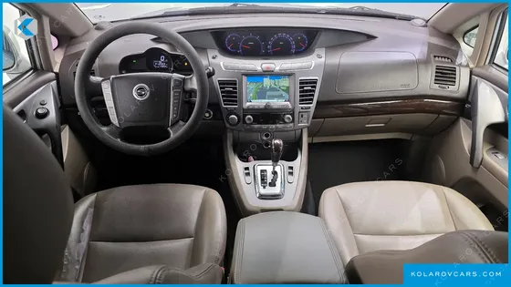 KGM - SSANGYONG KORANDO 4WD CHATEAU 9-SEATER
