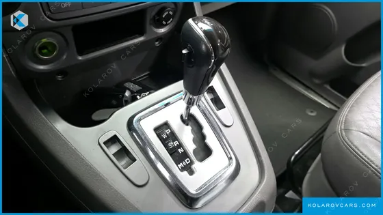 KGM - SSANGYONG KORANDO 4WD CHATEAU 9-SEATER
