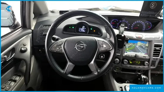 KGM - SSANGYONG KORANDO 4WD CHATEAU 9-SEATER