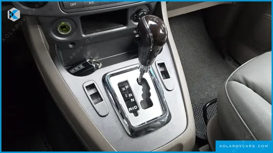 KGM - SSANGYONG KORANDO 4WD CHATEAU 9-SEATER