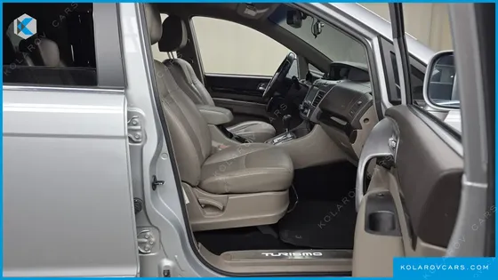 KGM - SSANGYONG KORANDO 4WD CHATEAU 9-SEATER