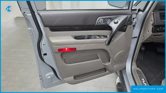KGM - SSANGYONG KORANDO 4WD CHATEAU 9-SEATER