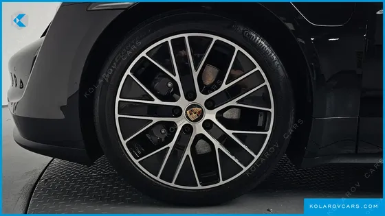 PORSCHE TAYCAN BASE