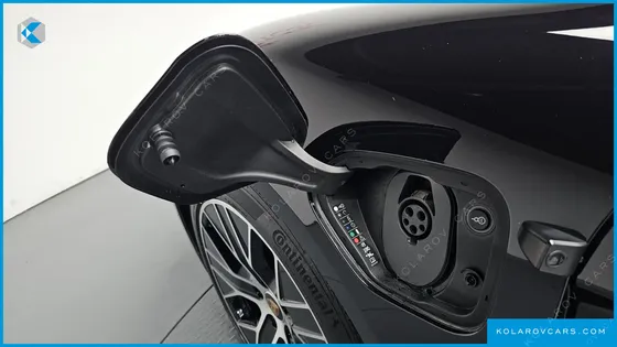 PORSCHE TAYCAN BASE