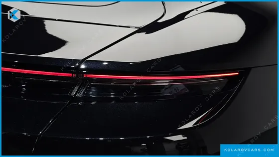 PORSCHE TAYCAN BASE