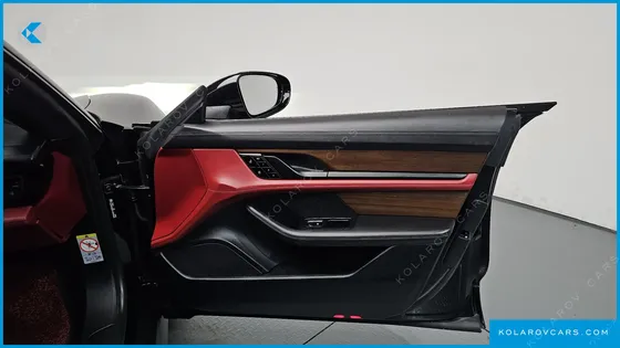 PORSCHE TAYCAN BASE