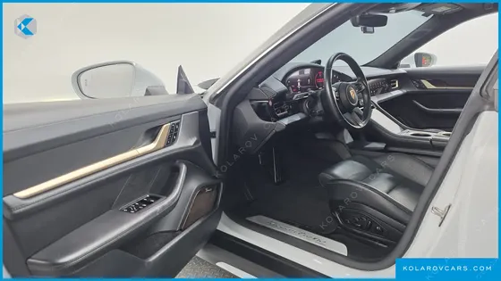 PORSCHE TAYCAN TURBO
