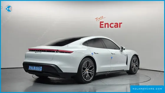 PORSCHE TAYCAN BASE
