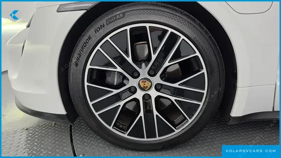 PORSCHE TAYCAN BASE