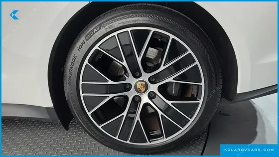 PORSCHE TAYCAN BASE