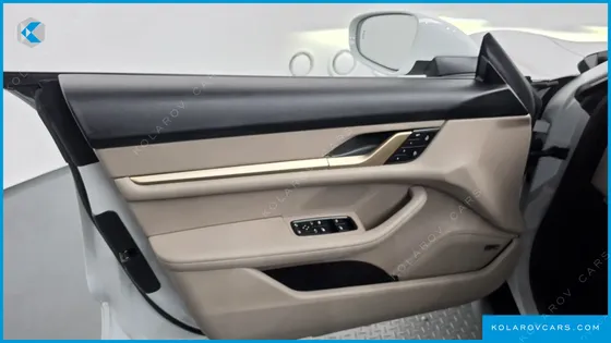 PORSCHE TAYCAN BASE