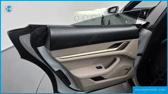 PORSCHE TAYCAN BASE