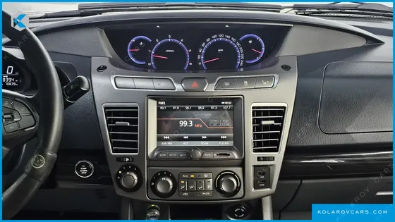 KGM - SSANGYONG KORANDO 4WD CHATEAU 11-SEATER